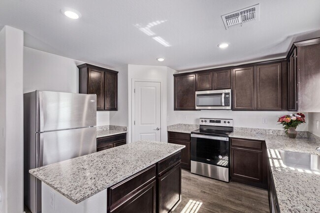 Building Photo - Stunning 2-Story with Modern Living in Flo...