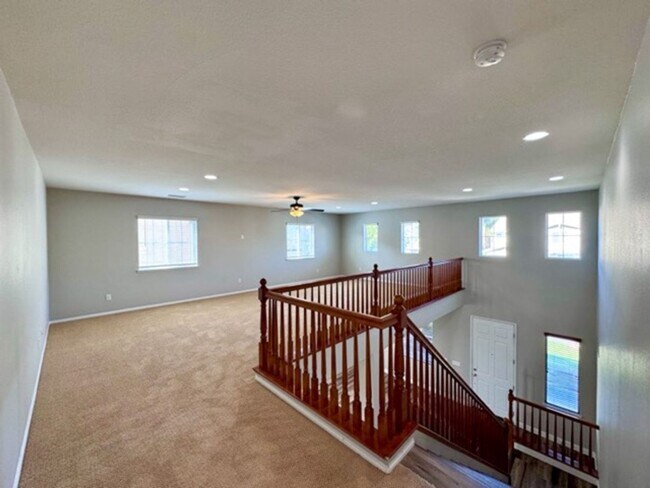 Building Photo - Oversized 5 bedroom Copper Canyon Murrieta...