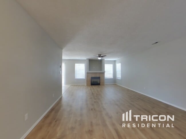 Building Photo - 10311 Nacimiento St NW