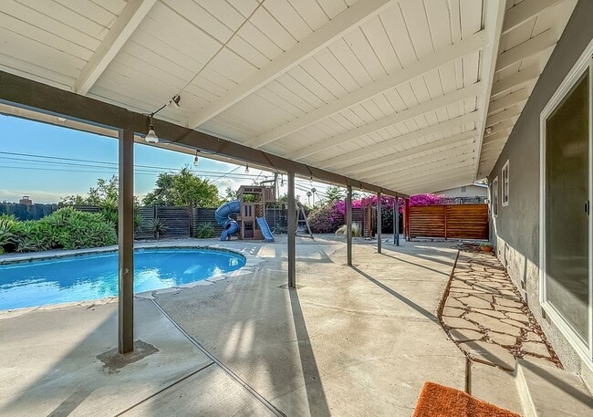 Building Photo - 1251 Buckingham Dr