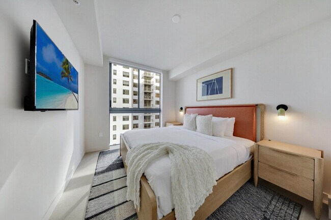 Building Photo - 698 N Miami Ave