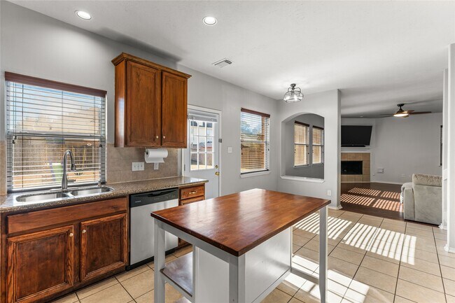 Building Photo - 7419 Chathan Glen Ln