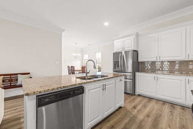Building Photo - Luxury Living in The Woodlands - COMING SO...