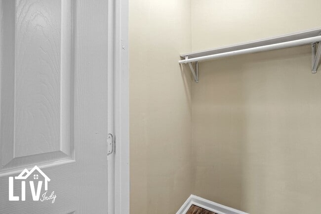 Building Photo - 2 Bed, 1 Bath Pet-Friendly Apartments!