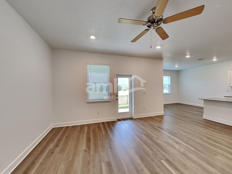 Building Photo - 37764 Dusty Saddle Ln