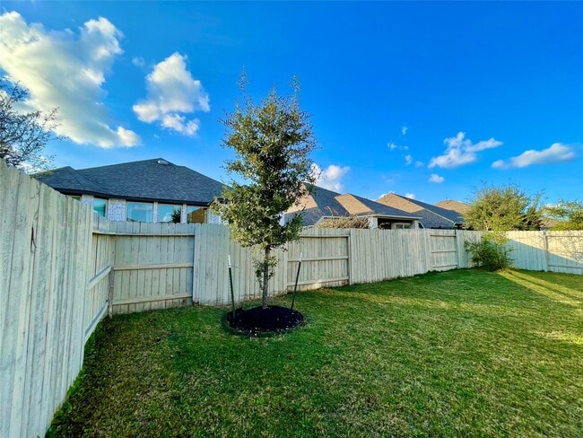 Building Photo - 4334 Hemlock Grove Ln
