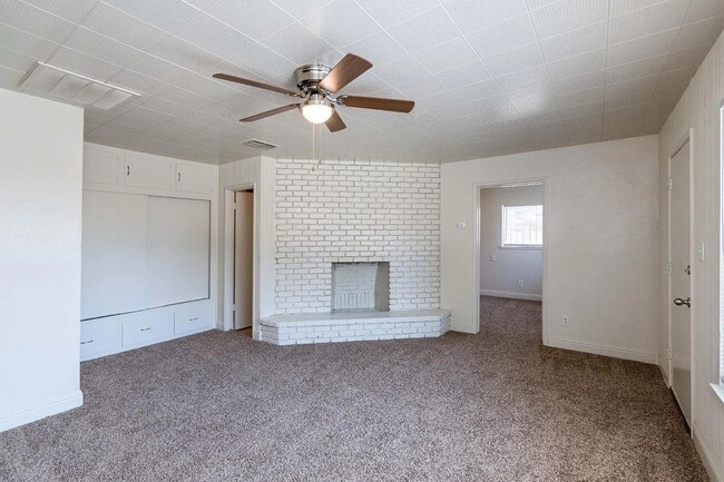 Building Photo - 1724 N West Ave