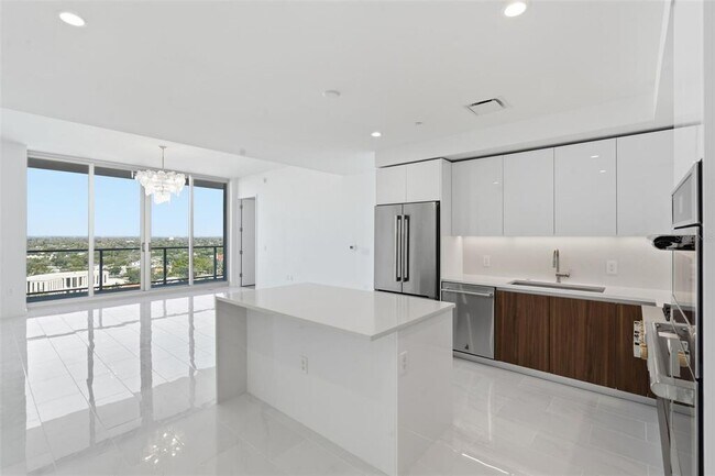 Building Photo - 400 Central Ave