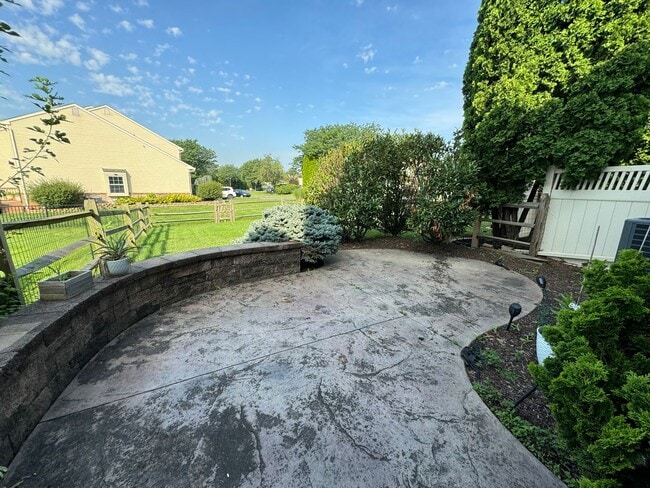 Building Photo - THREE BEDROOM  w Finished Basement- PARKLA...