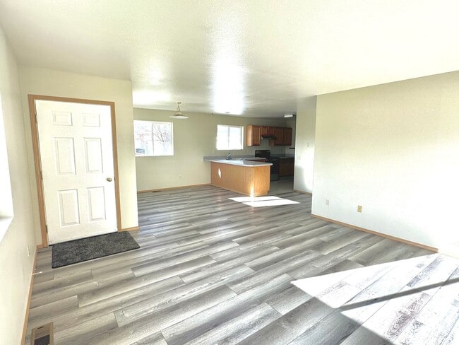 Building Photo - New remodeled Kalispell Home
