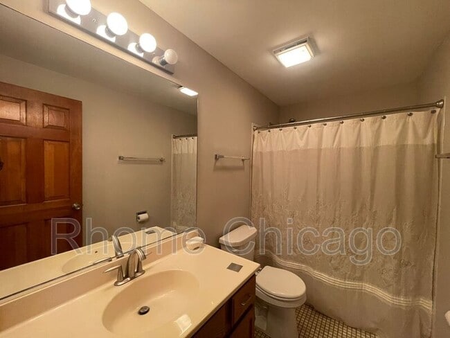 Building Photo - 519 W Parkside Dr