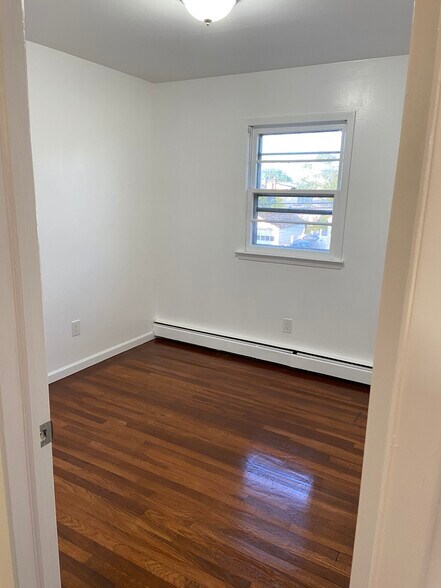 Building Photo - 94 Emporia Ave