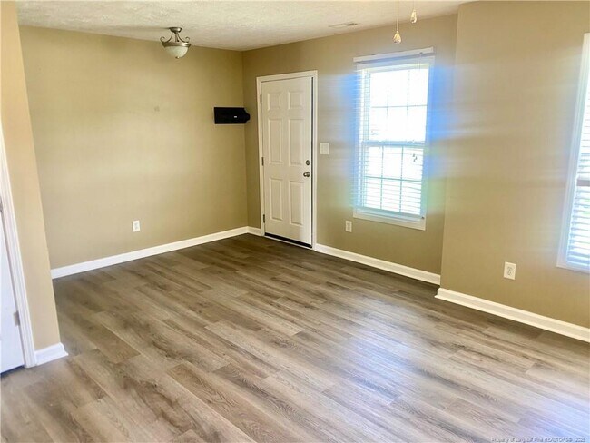 Building Photo - 264 Huntington Dr