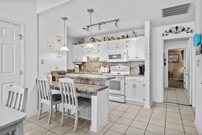 Building Photo - All Inclusive Seasonal Rental Available NOW-3/31/2026