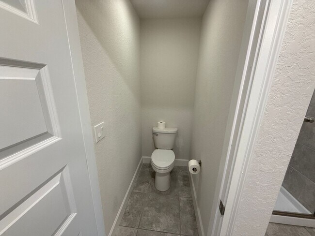 Building Photo - Truly Stunning 4-bedroom, 3-bathroom, 2 car garage in the beautiful new community of Villimar