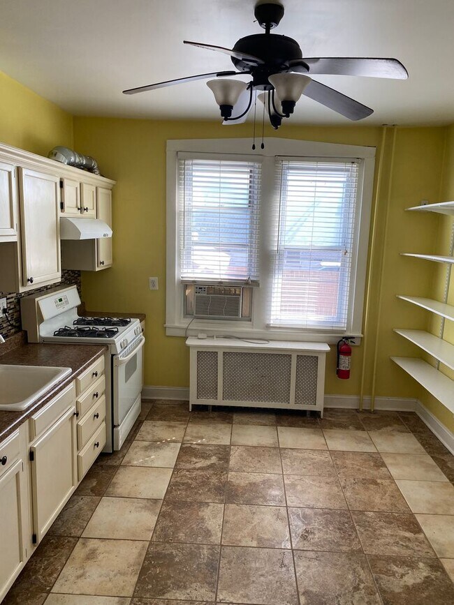 Building Photo - Now Available-3 Bedroom Norristown Rental!