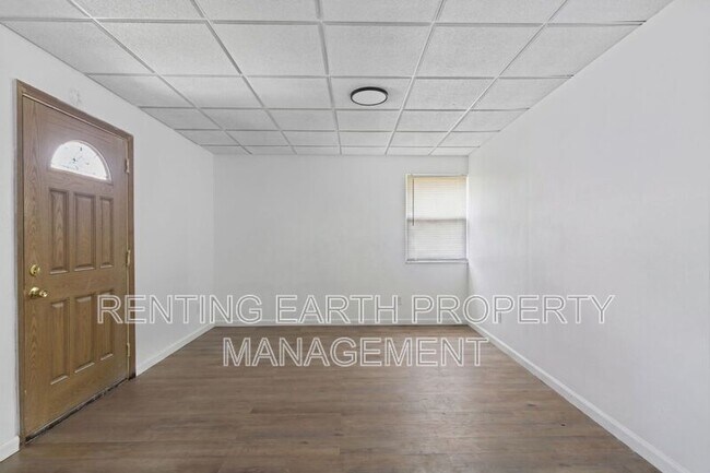Building Photo - 9835 Winkler Dr
