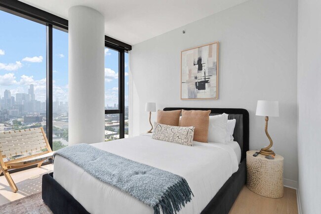 Building Photo - 901 W Blackhawk St