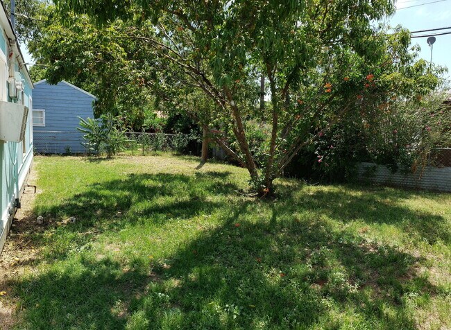 Building Photo - Cute Remodeled 1/1 with storage shed and l...