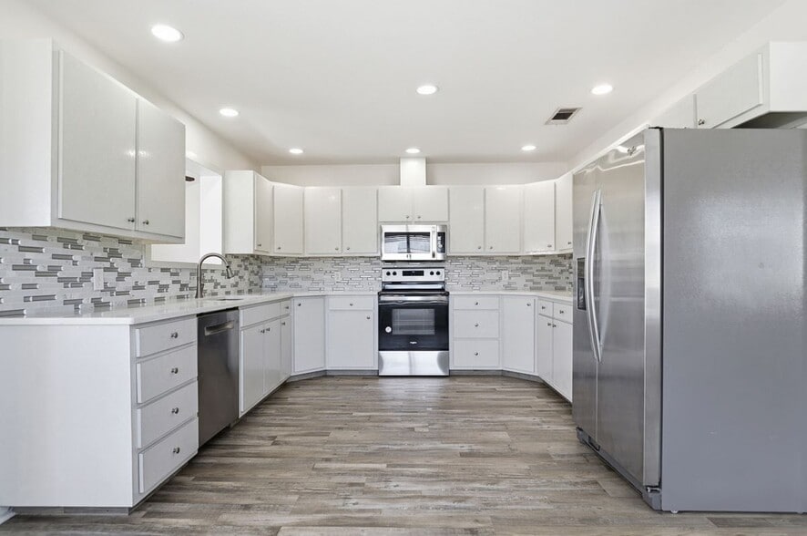 Building Photo - 128 Skyview Terrace