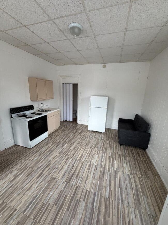 Building Photo - 19 Walnut St