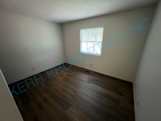 Building Photo - FREE RENT! Charming 3-Bedroom Home in Port...