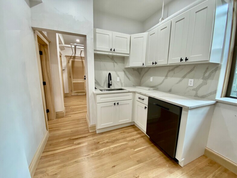 Building Photo - 1662 Commonwealth Ave