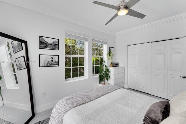 Building Photo - 1559 Michigan Ave