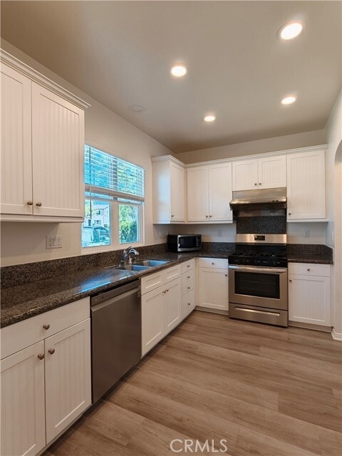 Building Photo - 15765 Lindbergh Ave