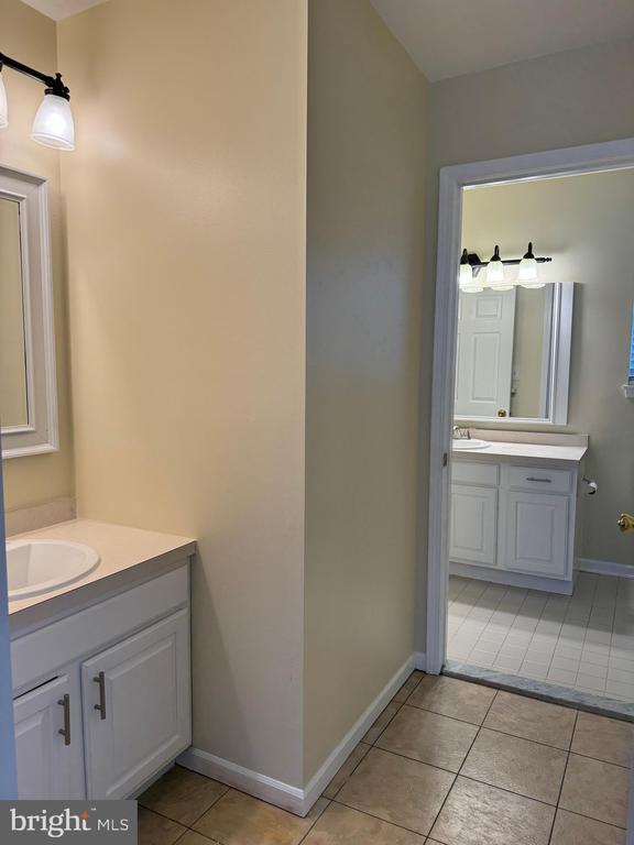 Building Photo - 2 Village Ct