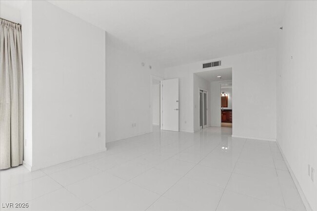 Building Photo - 4525 Dean Martin Dr