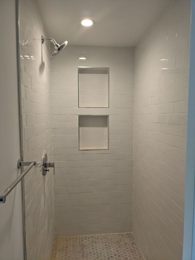 Building Photo - WOW!!!!  GREAT BROOKLINE STUDIO WITH NO BROKER FEE AVAILABLE 9/1