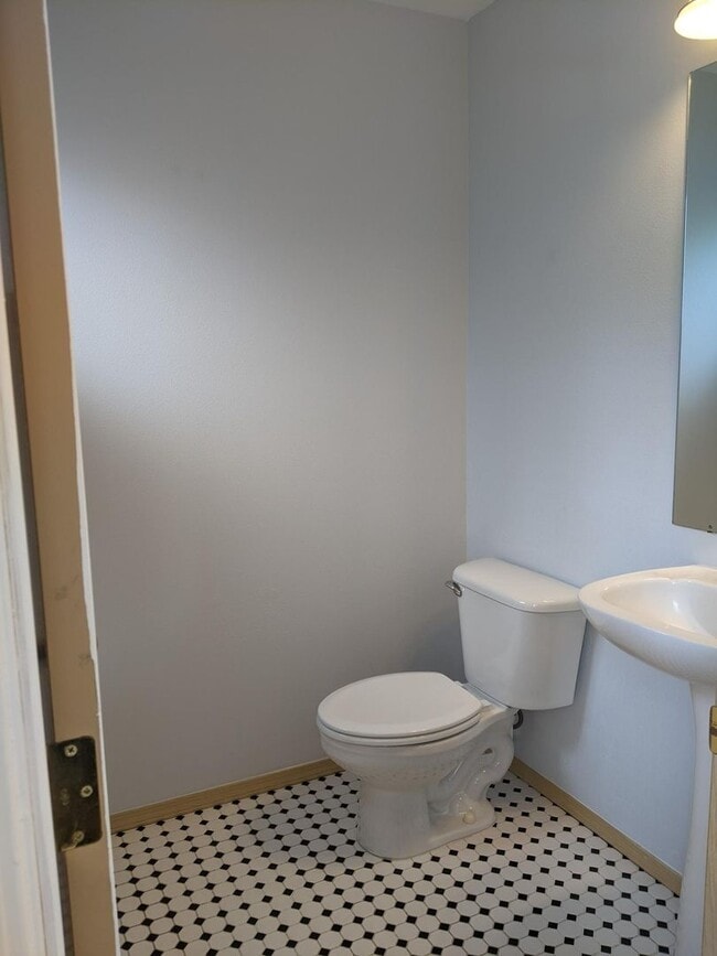 Building Photo - Upgraded Home in DuPont