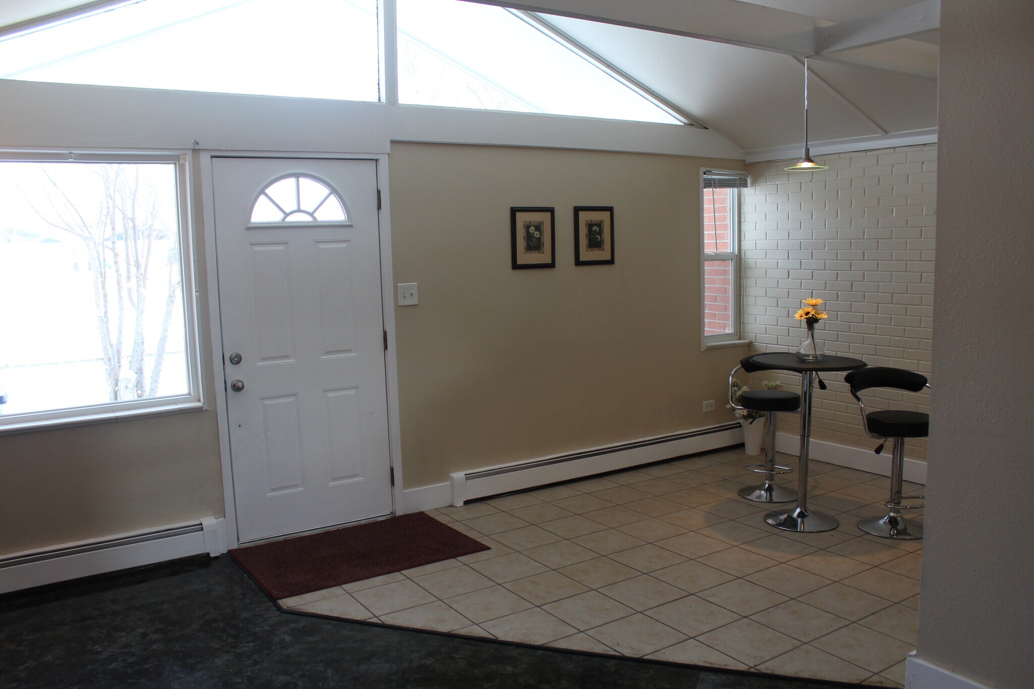 Cozy dining area. - 1400 Julian St