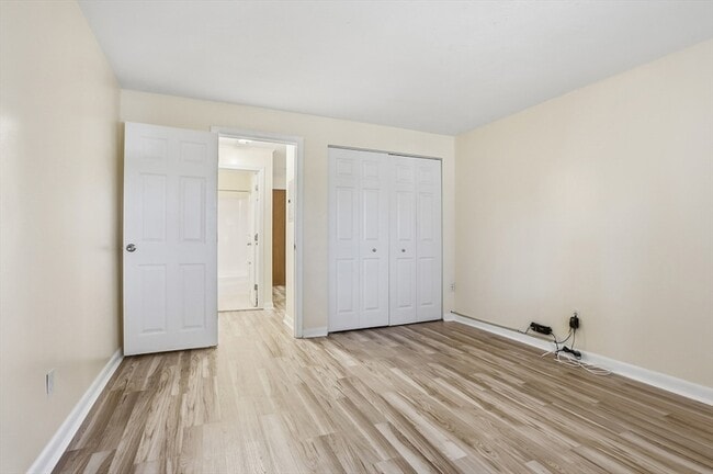 Building Photo - 209 Great Rd