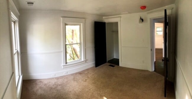 Building Photo - 410 Olive St