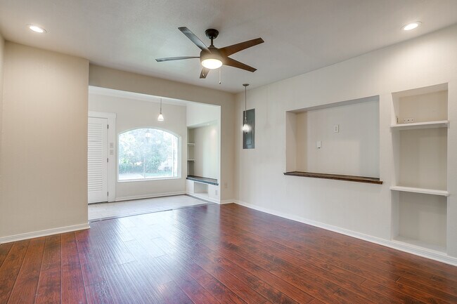 Building Photo - 3211 Montague St