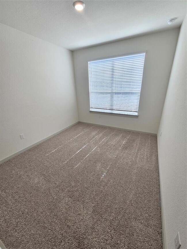 Building Photo - 13809 Mcarthur Dr