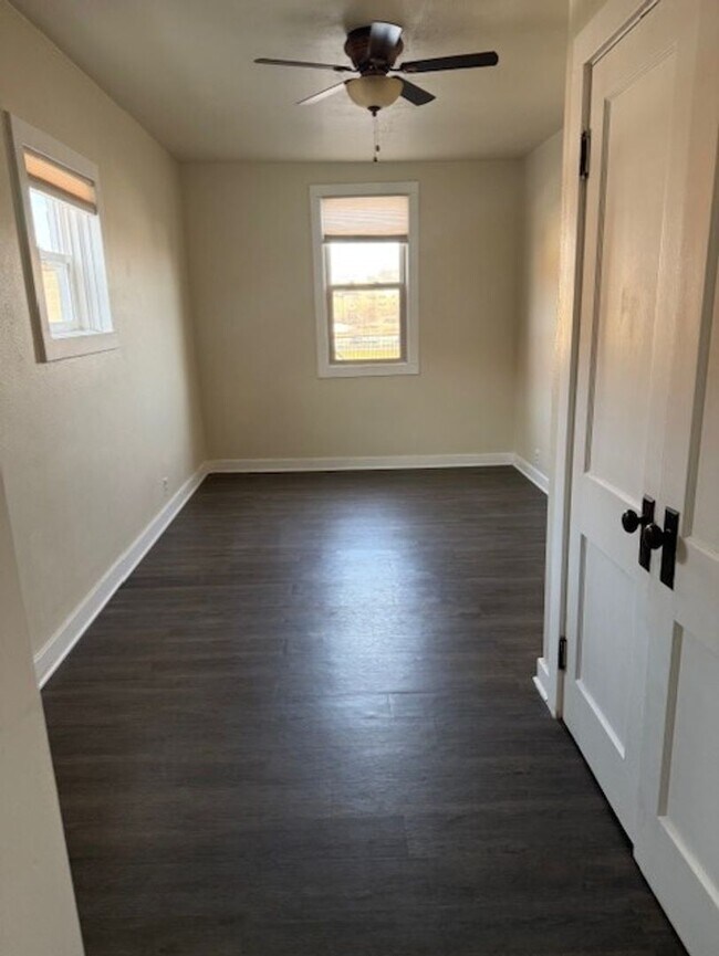 Building Photo - Updated Upper 3 Bedroom Unit for Rent in Downtown West Bend