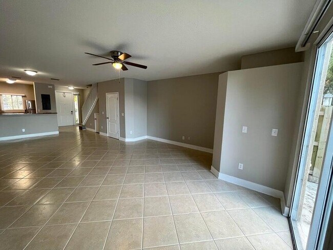 Building Photo - 4811 NW 58th Manor