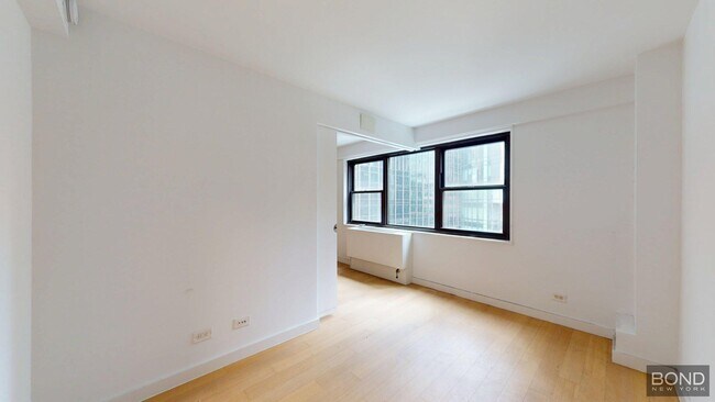 Building Photo - 222 E 39th St