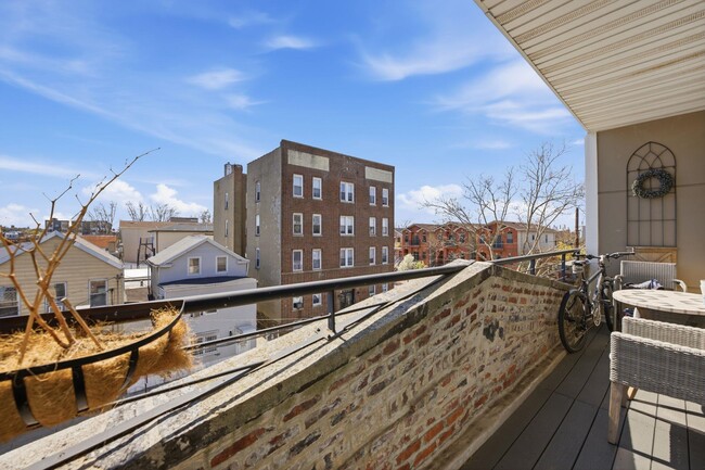 Building Photo - 936 Pavonia Ave