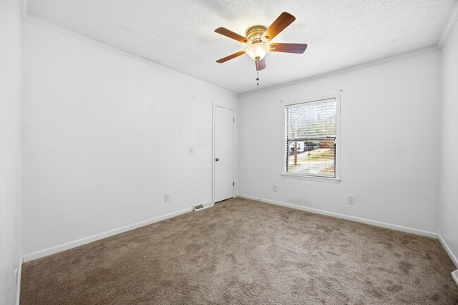 Building Photo - 4434 Janice Dr SW