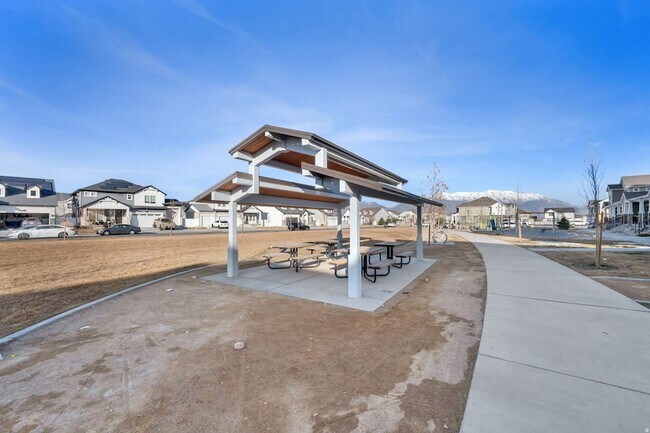 Building Photo - 128 E Geyser Ct