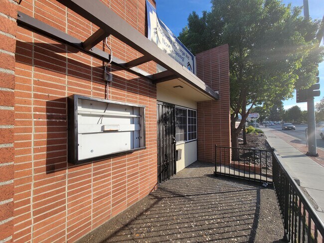 Building Photo - 1901 Railroad Ave