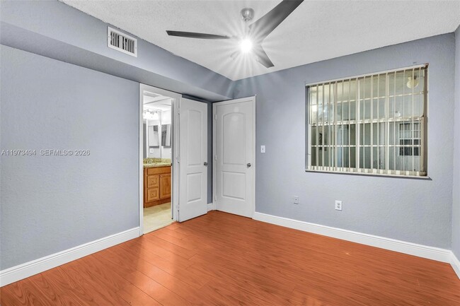 Building Photo - 2810 N Oakland Forest Dr