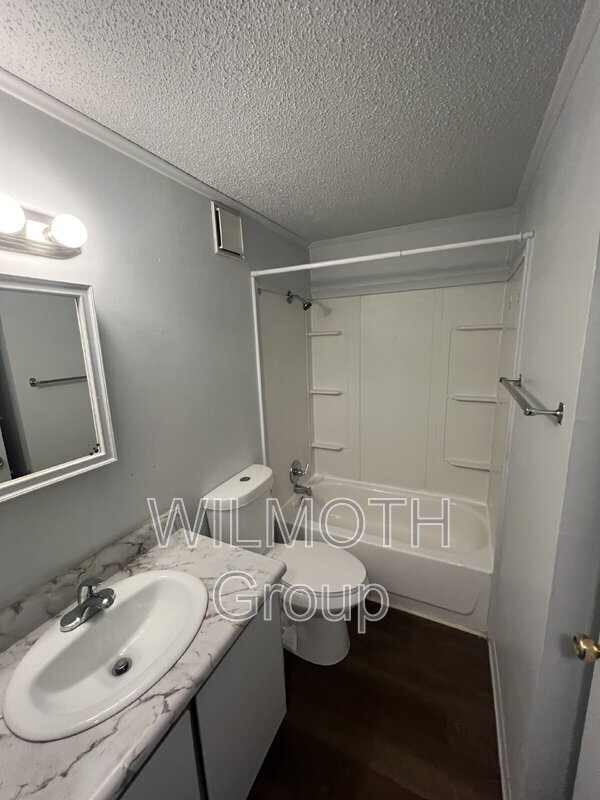 Building Photo - 2000 Indianapolis Rd