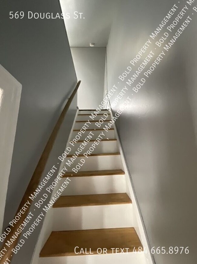 Building Photo - 569 Douglass St