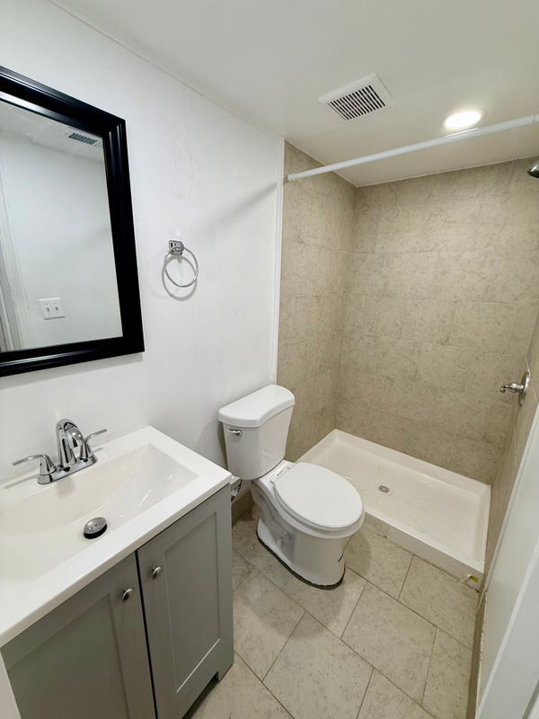 Building Photo - 802 Wicklow Rd