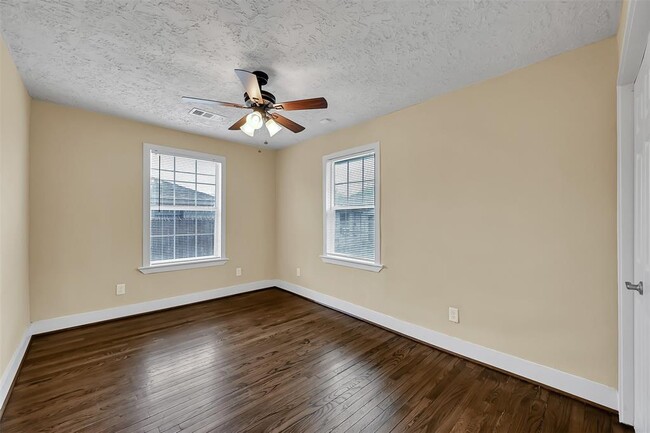 Building Photo - 5540 Rand St